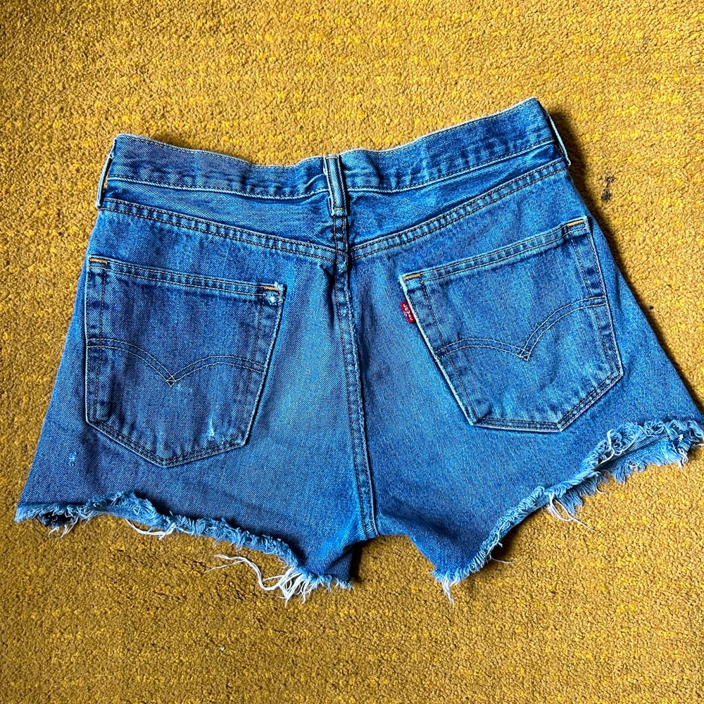 Size 28 Levi Shorts